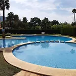 Con Piscina Y Vistas A La Montana