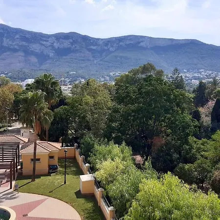 Con Piscina Y Vistas A La Montana
