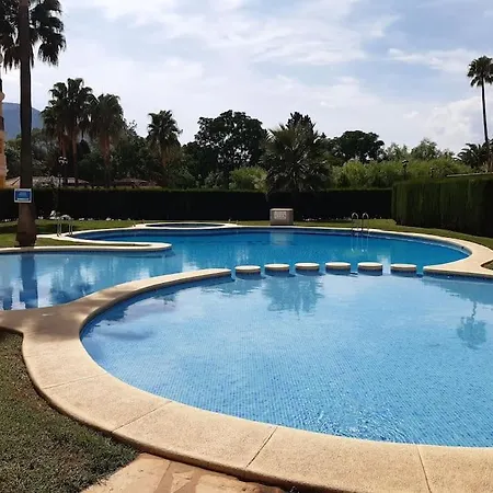 Con Piscina Y Vistas A La Montana