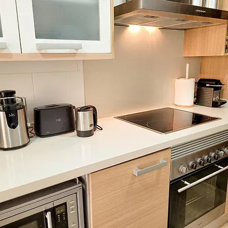 Con Piscina Y Vistas A La Montana