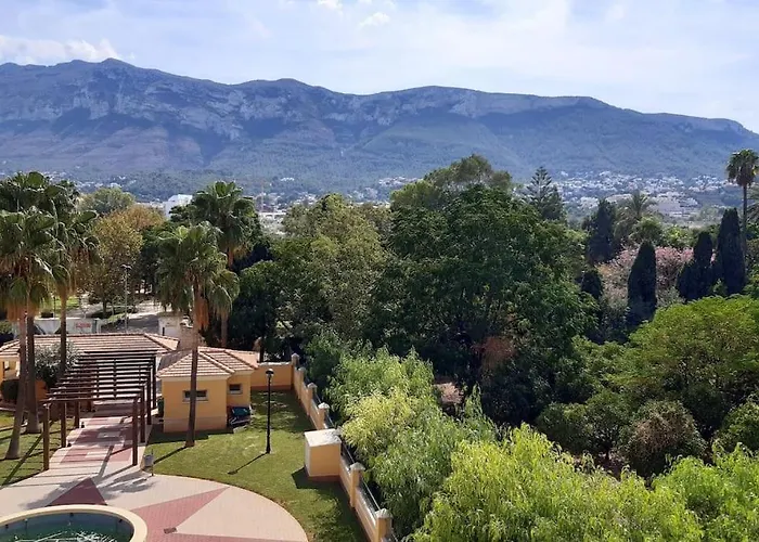 Con Piscina Y Vistas A La Montana
