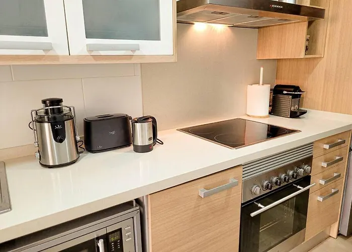 Con Piscina Y Vistas A La Montana